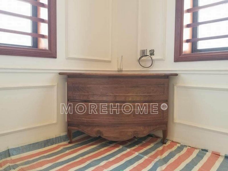 Gỗ óc chó được sử dụng để làm mẫu Tap tân cổ điển đã thu hút sự quan tâm của nhiều khách hàng.